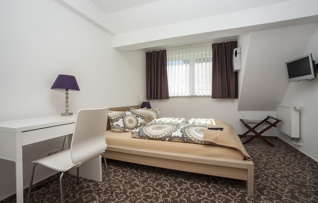 Pension Lok-Inn Walluf Ruang foto